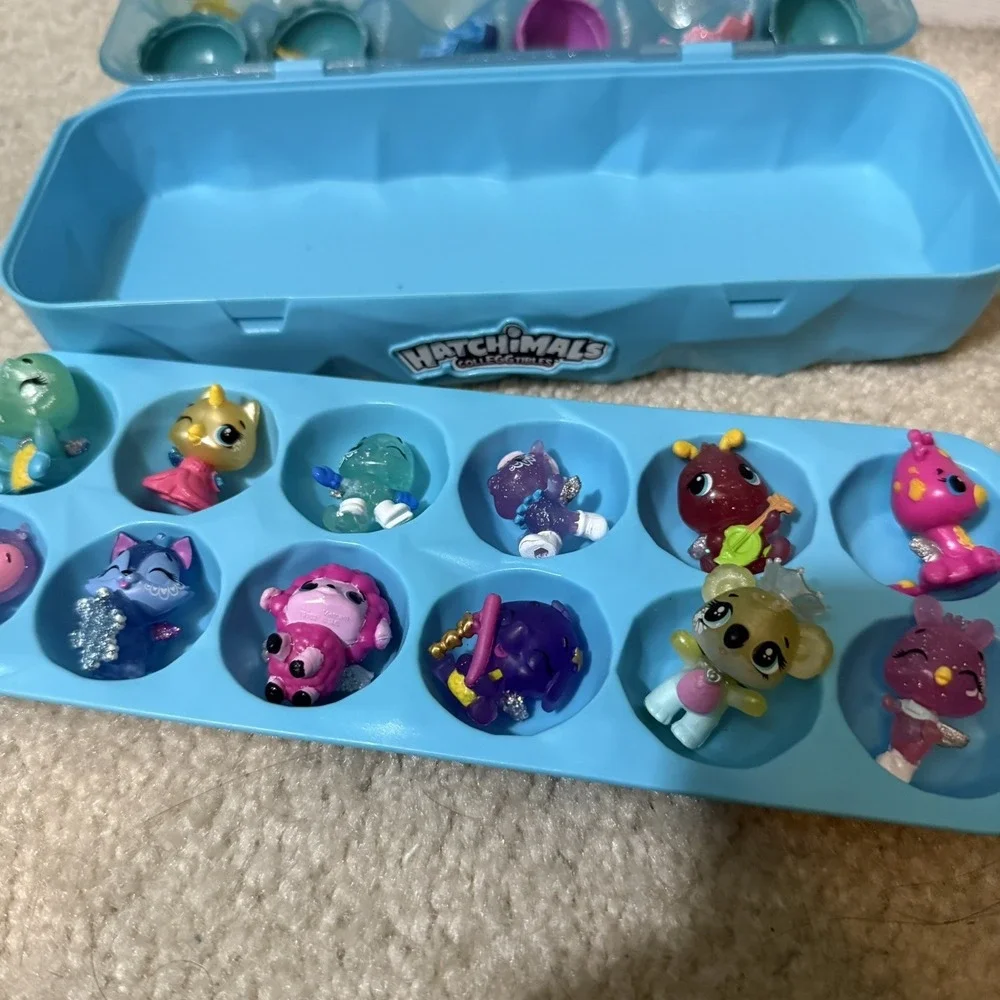 Hatchimals Mini Figures CollEGGtibles 13 Minis In Shells‎ & Plastic Egg Carrier